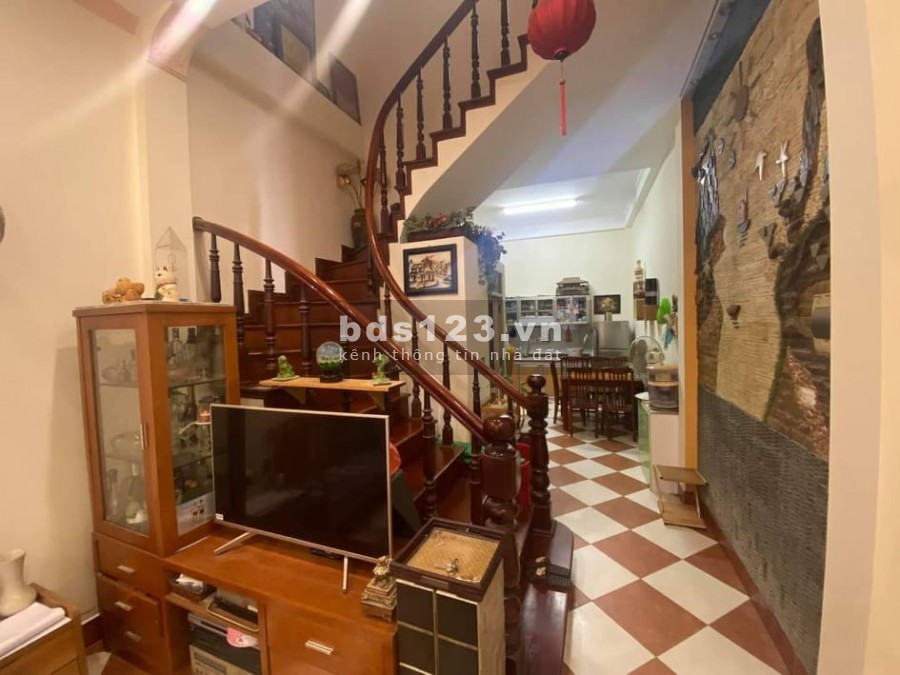 Bán Gấp nhà Nguyễn Trãi 50m2 giá 4.25 tỷ- vài bước ra ô tô tránh- an sinh đỉnh.