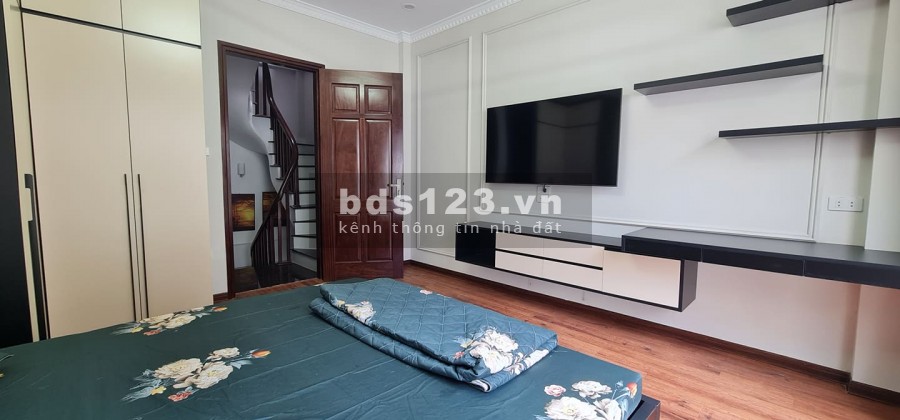 Bánh nhà bồ Đề Long Biên, DT 55m2, 5 tầng, nhỉnh 4 tỉ, ngõ thông, ô tô qua, ở ngay