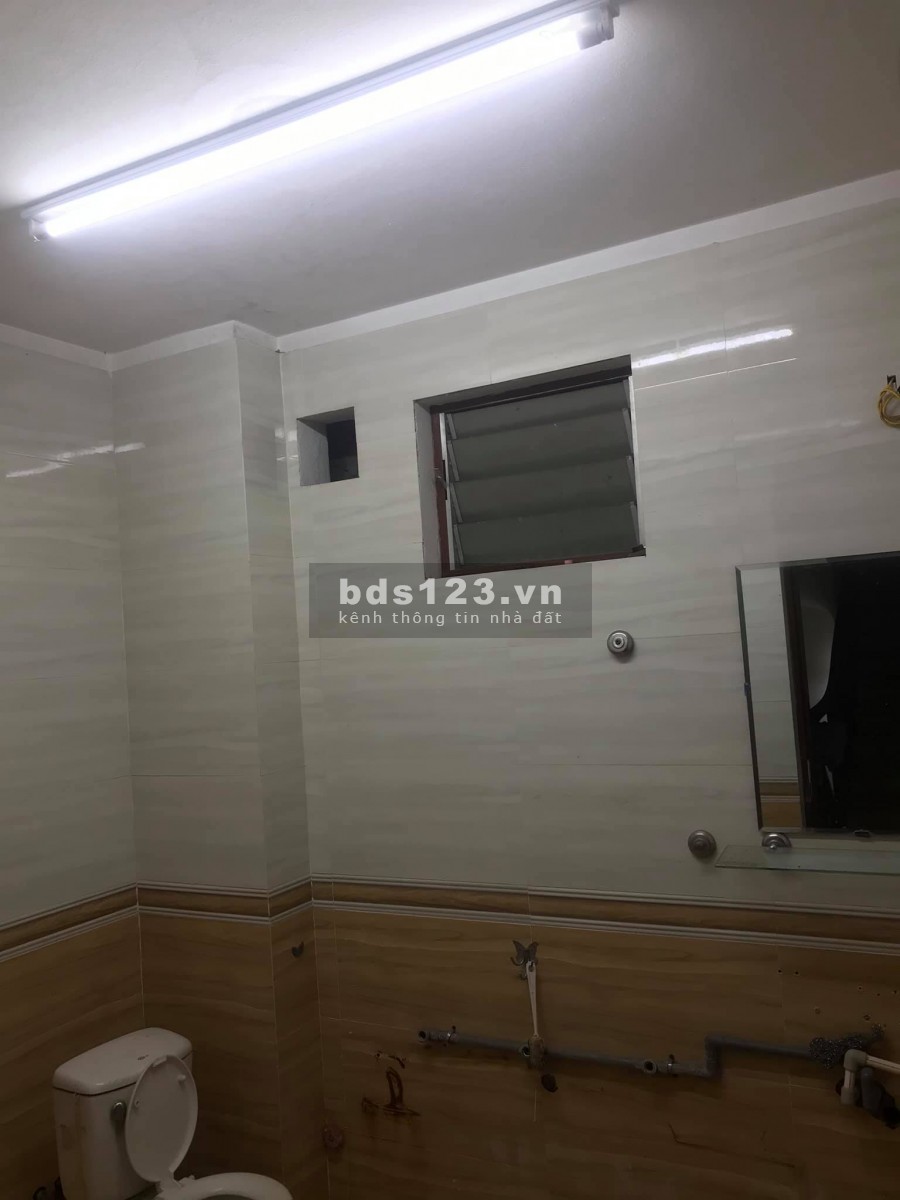 Cần bán nhà gấp diện tích 121m2, 4 tầng, Gara ô tô, giá bán thương lượng