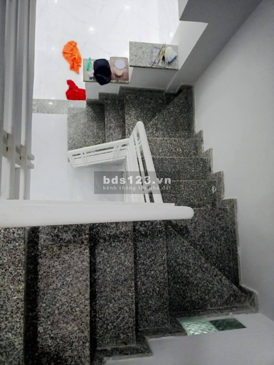 Bán gấp nhà gần Phạm Văn Đồng, giá 3.4 tỷ
