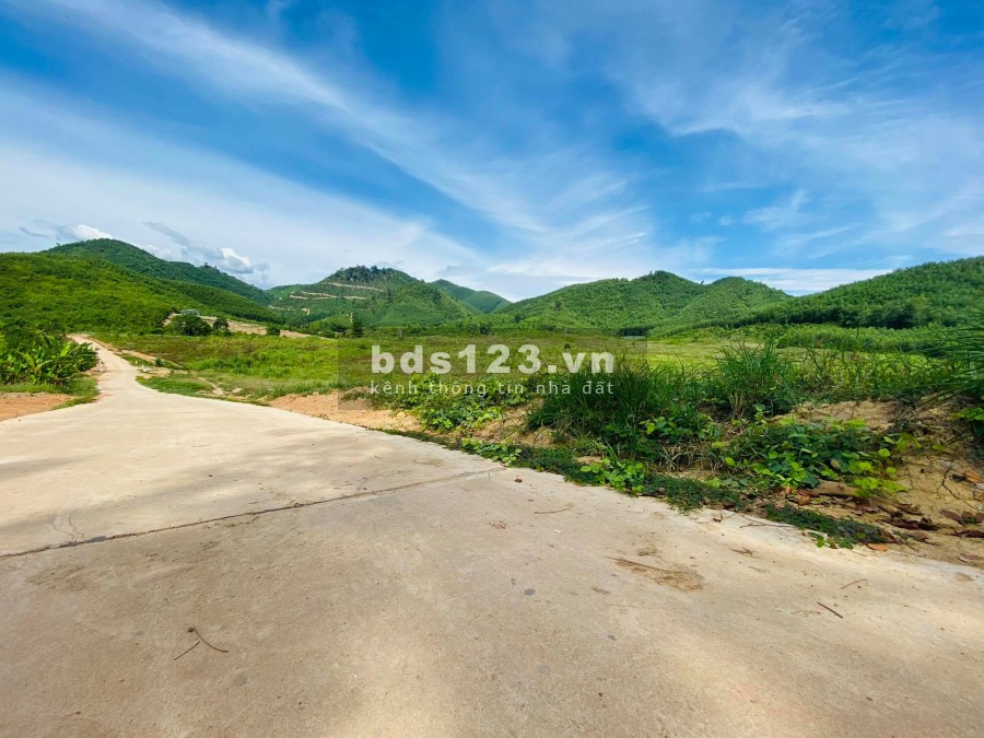 Bán đất 1ha giá rẻ giáp Suối mặt tiền betong hơn 100m ngang liên hệ 0788.558.552