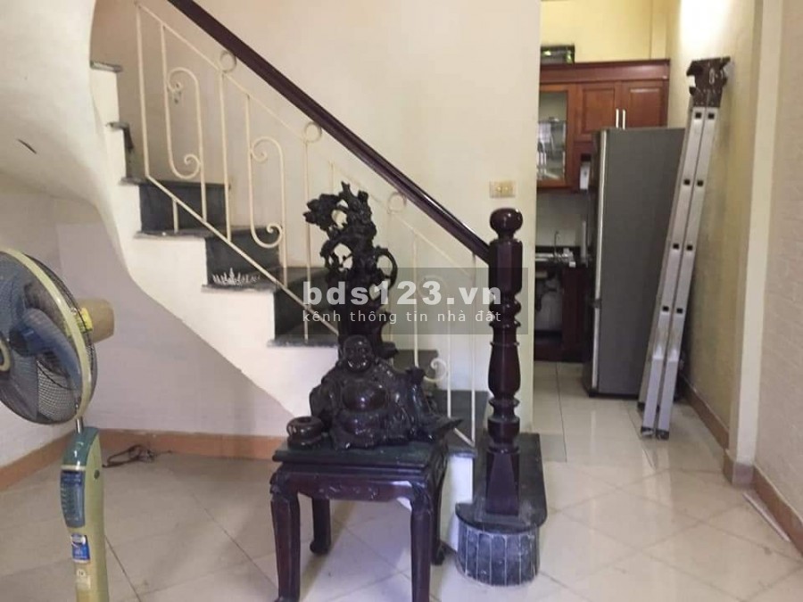 Bán nhà nguyên căn Quận Tây Hồ lộng gió, Lạc Long Quân diện tích 35m2 giá bán 2.5 tỷ