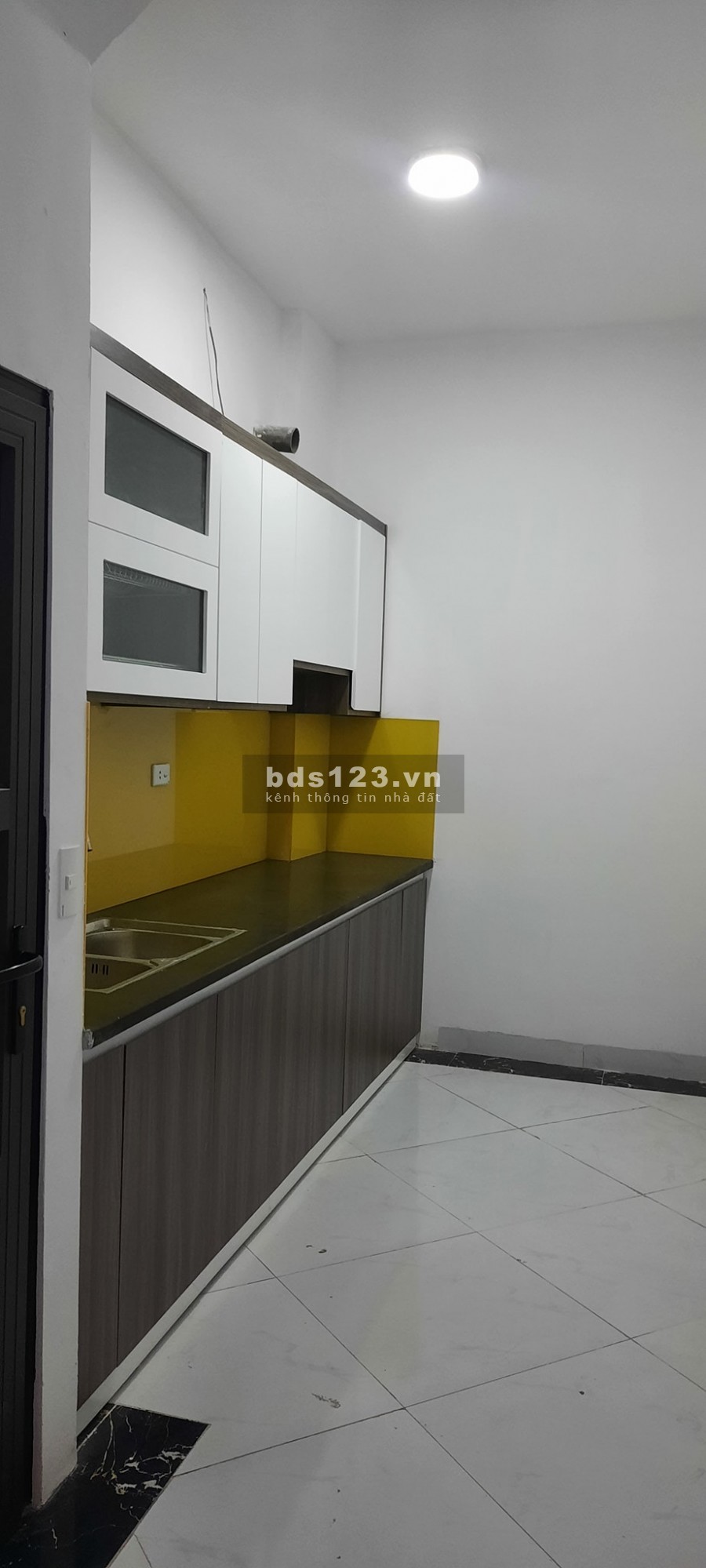 Bán nhà nguyên căn Trường Chinh, 5 tầng đúc, dt 34m2, giá bán 2.75 tỷ, lhcc