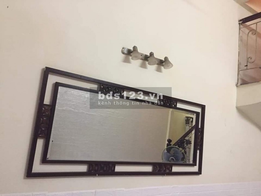 Bán nhà nguyên căn Quận Tây Hồ lộng gió, Lạc Long Quân diện tích 35m2 giá bán 2.5 tỷ