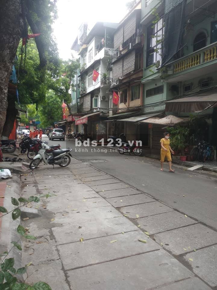 Bán nhà lô góc mặt phố Lý Văn Phức, 69m x 3 tầng, mặt phố kinh doanh giá chỉ 12,7 tỷ
