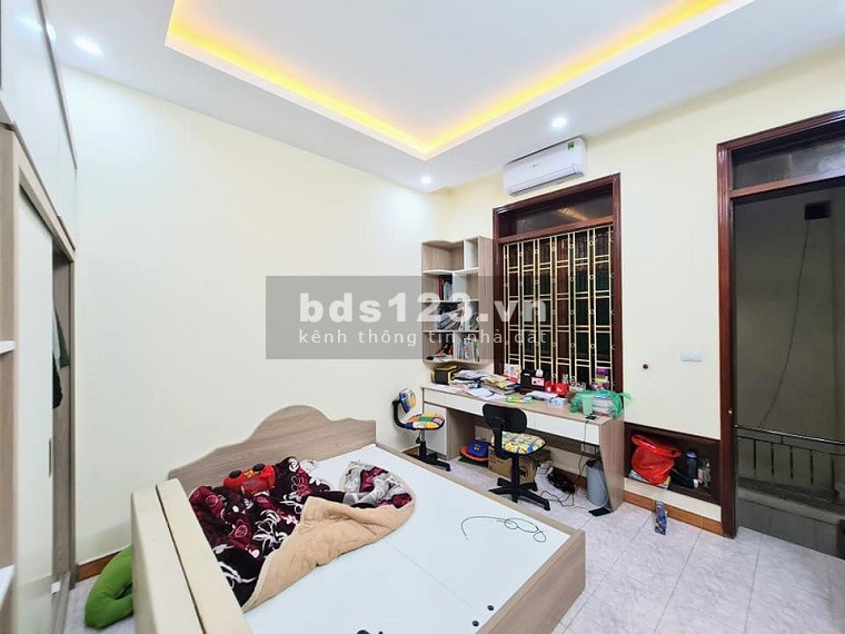 Bán nhà đẹp dân xây phố Ái Mộ long lanh, cực thoáng sáng, dt 37m2, 5 tầng, giá nhỉnh 3 tỷ