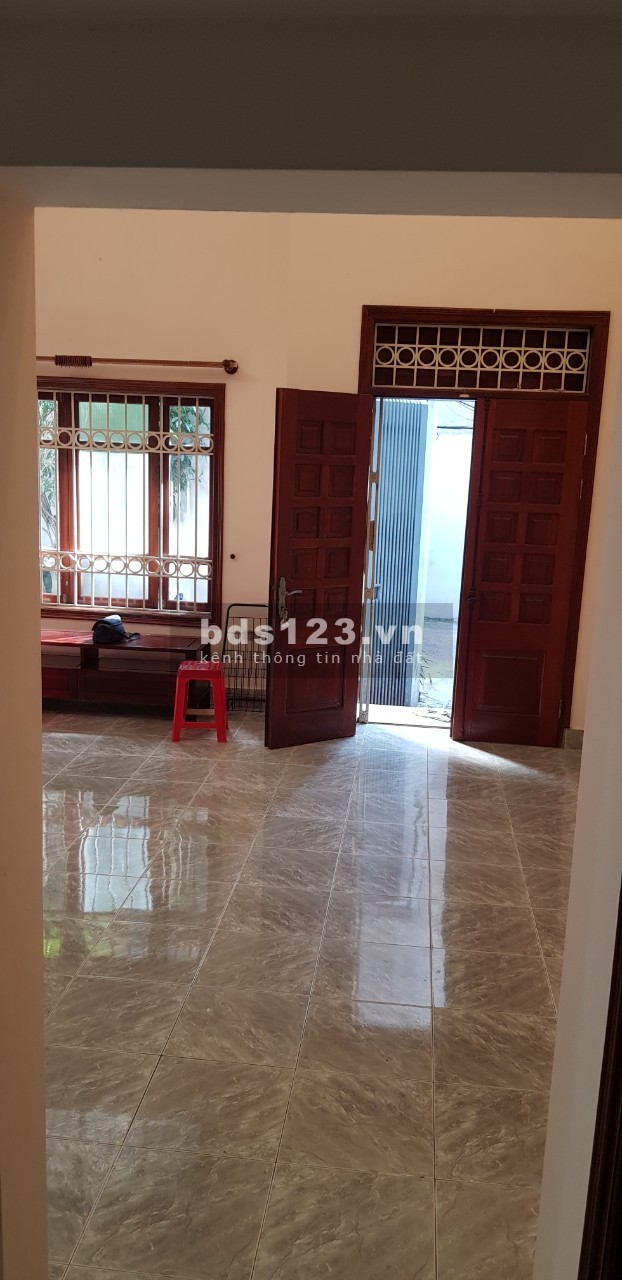 Bán nhà lô góc mặt phố Lý Văn Phức, 69m x 3 tầng, mặt phố kinh doanh giá chỉ 12,7 tỷ