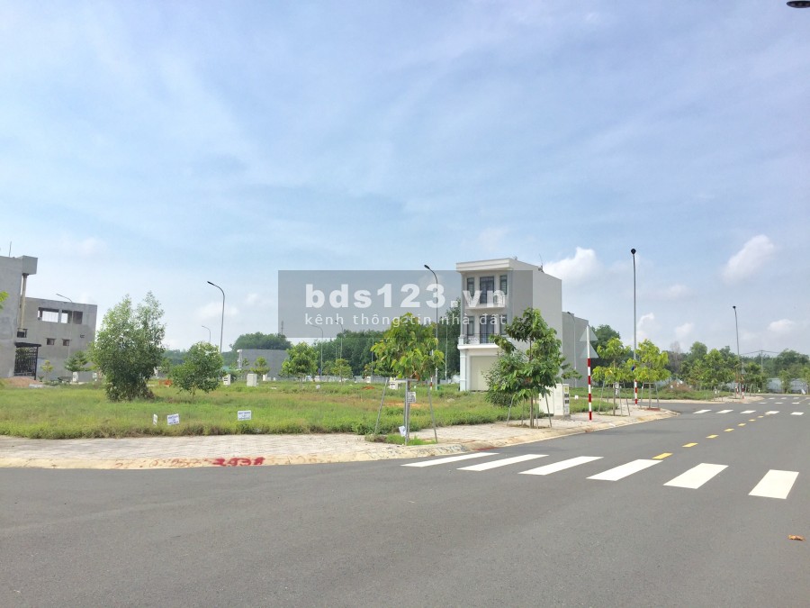 Bán đất sổ hồng 70m2 ngay bên chợ Vĩnh Tân, Tân Uyên, giá bán 830 triệu