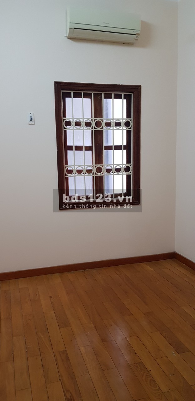 Bán nhà lô góc mặt phố Lý Văn Phức, 69m x 3 tầng, mặt phố kinh doanh giá chỉ 12,7 tỷ