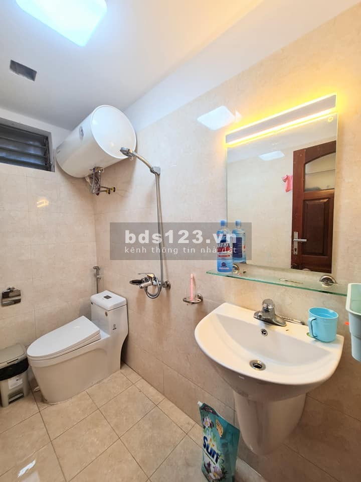 Bán nhà đẹp dân xây phố Ái Mộ long lanh, cực thoáng sáng, dt 37m2, 5 tầng, giá nhỉnh 3 tỷ
