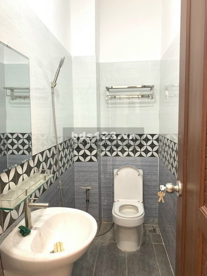 Nhà rộng, gần mặt tiền đường Tân Sơn Nhì - Trường Chinh. 4,6 tỷ