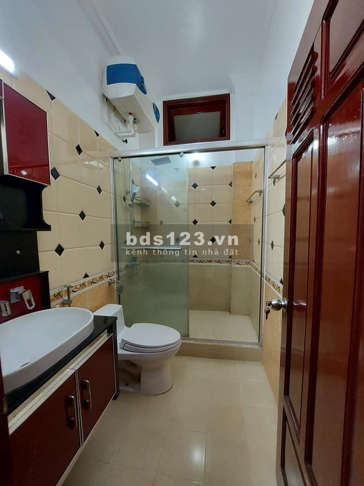 Cần bán nhà phố Chùa Láng, Đống Đa, liên hệ 0385273465, sổ chính chủ, bao sang tên