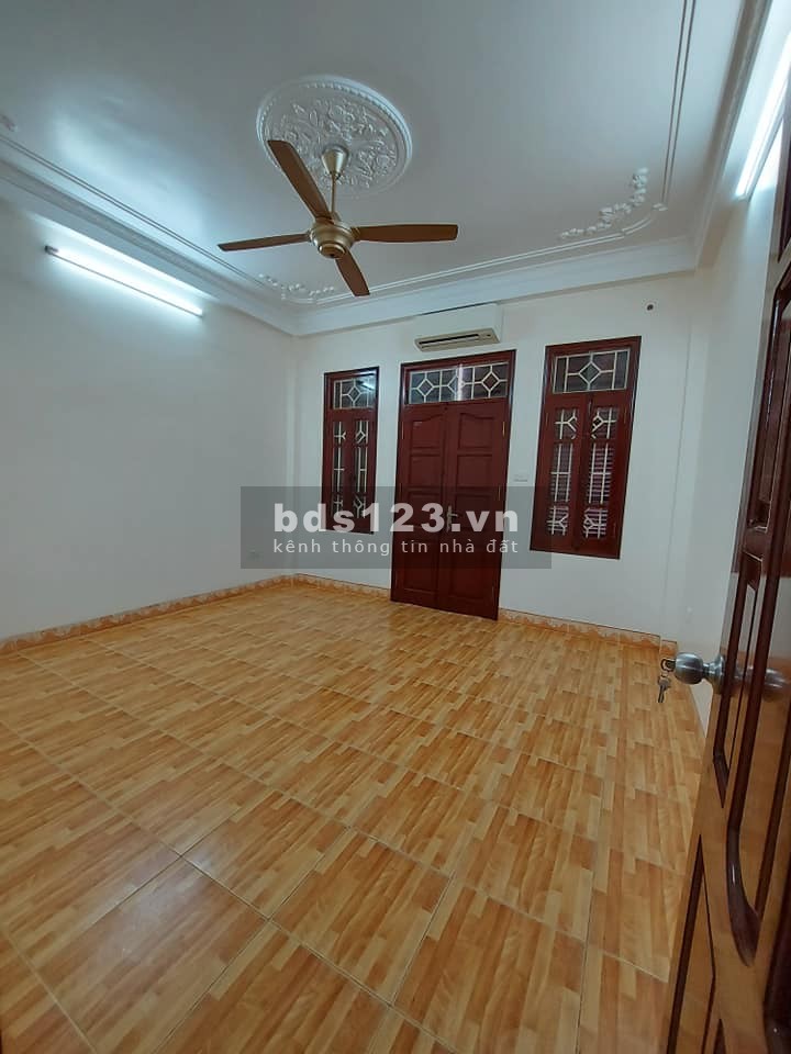 Cần bán nhà phố Chùa Láng, Đống Đa, liên hệ 0385273465, sổ chính chủ, bao sang tên
