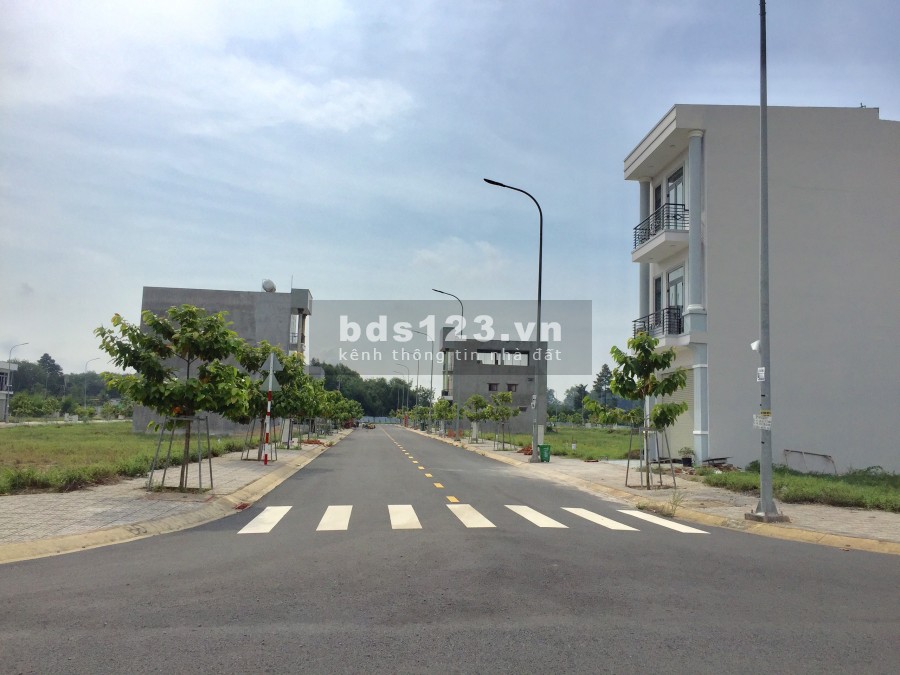 Bán đất sổ hồng 70m2 ngay bên chợ Vĩnh Tân, Tân Uyên, giá bán 830 triệu