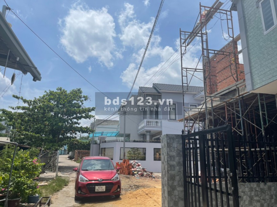 Bán nhà mới 95% giá sale ngộp mùa dịch Thủ Dầu Một, kiến trúc nhà đẹp, thông thoáng