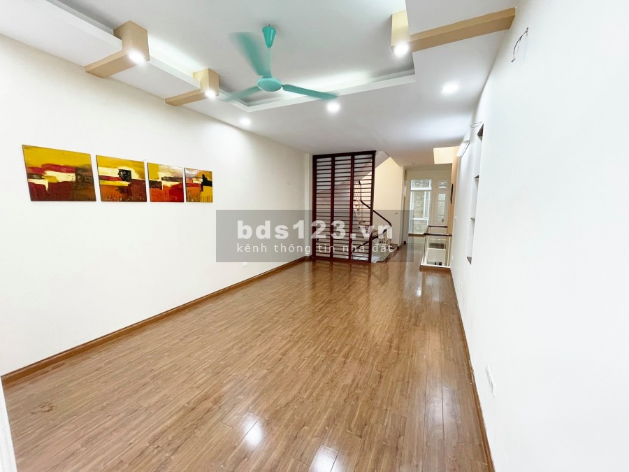 Cần bán nhà gấp tại Mỹ Đình, kinh doanh tốt, ô tô vào nhà, DT 78m2,4 tầng, Giá 8,2 tỷ