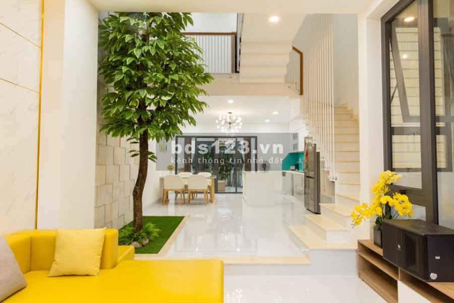 Bán nhà Nguyễn Khánh Toàn, sân rộng thênh thang, dt 53m2, giá bán 6 tỷ