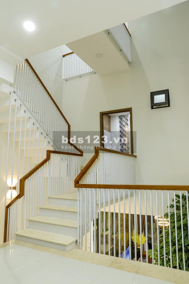 Bán nhà Nguyễn Khánh Toàn, sân rộng thênh thang, dt 53m2, giá bán 6 tỷ