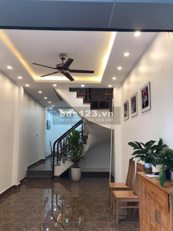 Giá bán nhỉnh 2 tỷ, 5 tầng nhà đẹp nội thất xịn ở luôn phố Bà Triệu, Quận Hà Đông