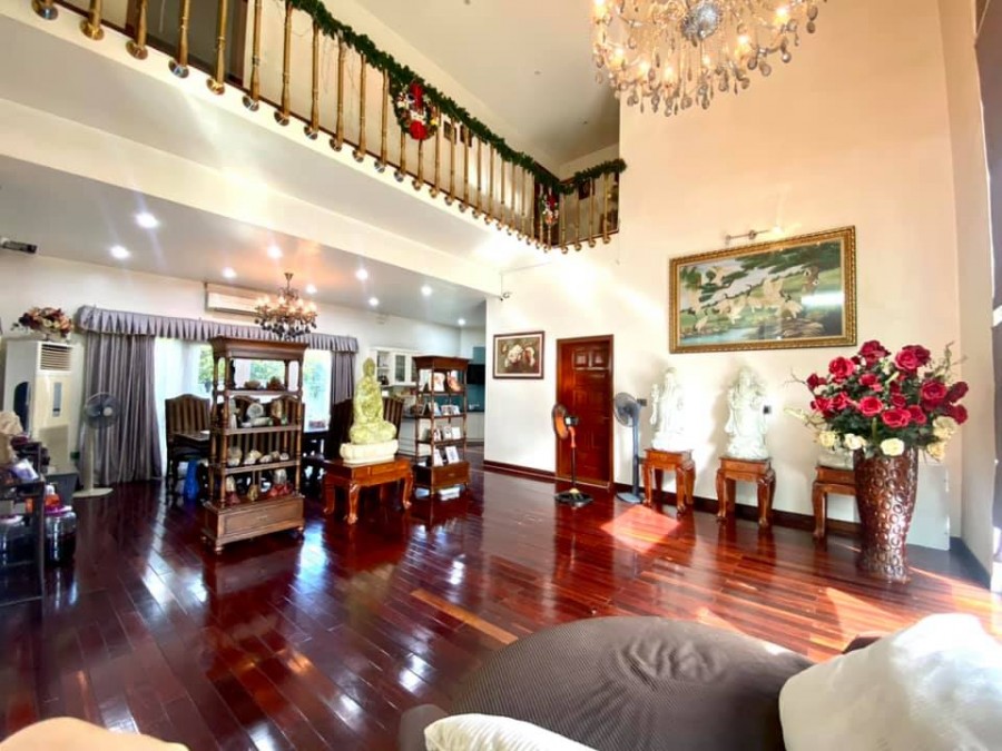 Bán biệt thự sân vườn bể bơi đẳng cấp tại Nguyễn Văn Cừ diện tích 365m2 giá 23 tỷ