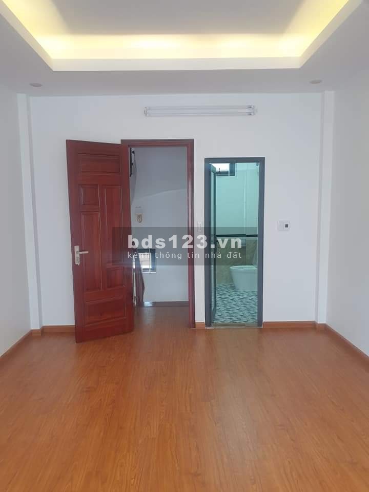 Nhà Phú kiều, diện tích sử dụng 30m2, đúc kiên cố 5 tầng, mặt tiền 3,7m, ở gấp