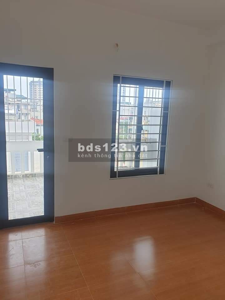 Nhà Phú kiều, diện tích sử dụng 30m2, đúc kiên cố 5 tầng, mặt tiền 3,7m, ở gấp