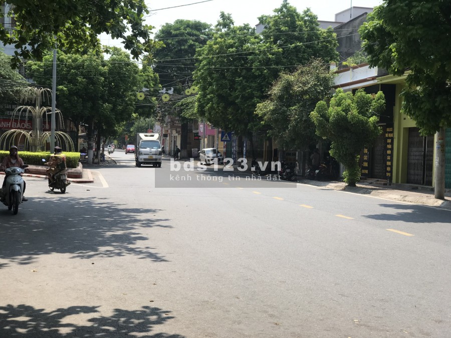 Bán Nhà Mặt Phố Trần Khánh Dư Thị Xã Quảng Yên Tỉnh Quảng Ninh, 3 tầng đúc