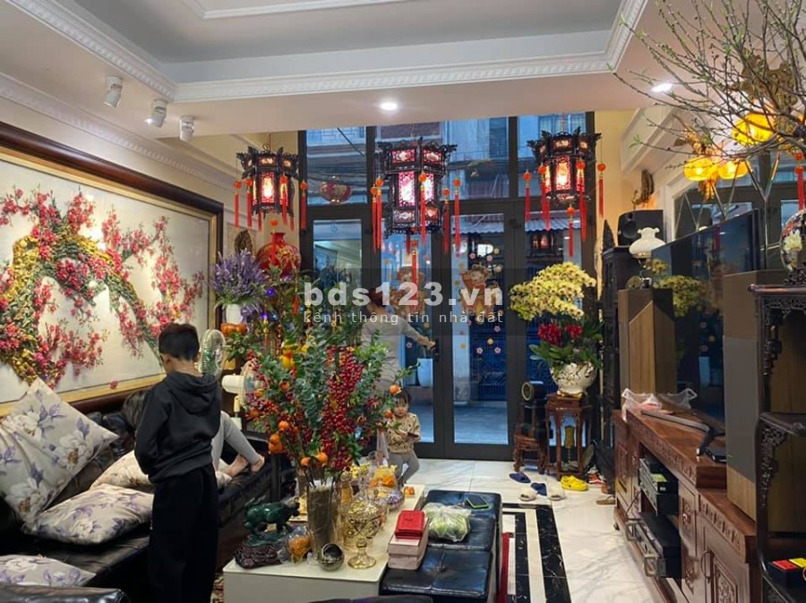 Bán nhà Long Biên, lô góc có gara thang máy, kinh doanh tốt, giá 5 tỷ, lh 092 234 6363
