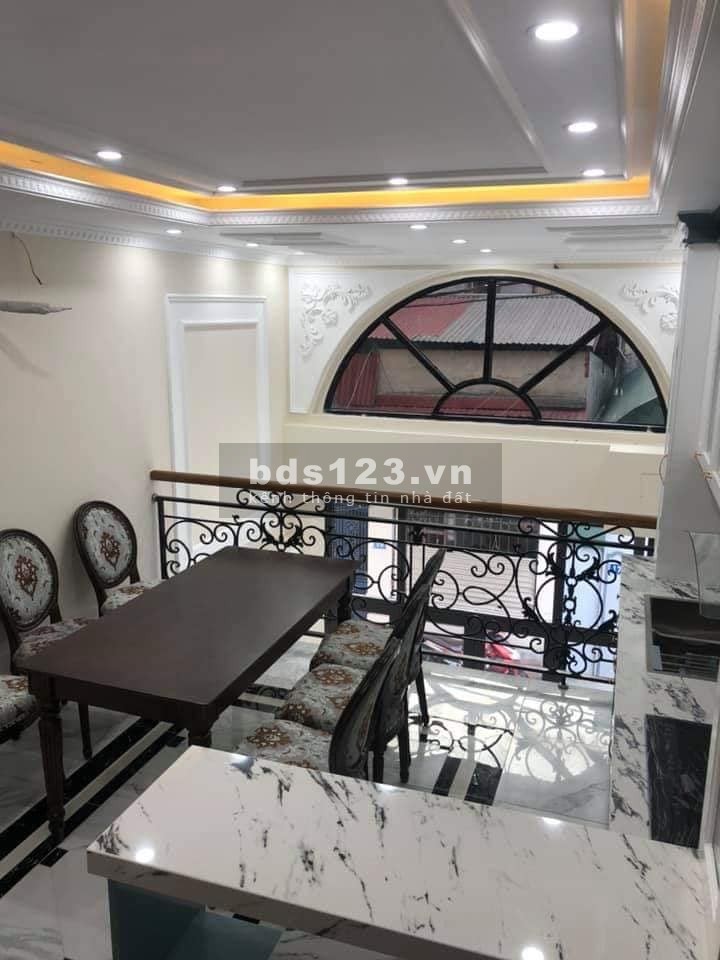 Bán nhà Long Biên, lô góc có gara thang máy, kinh doanh tốt, giá 5 tỷ, lh 092 234 6363