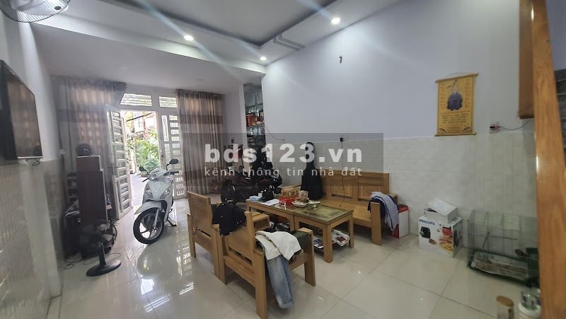 Bán nhà hẻm đường Lạc Long Quân, Phường 10, Q.Tân Bình, DT 45m2, 1lầu, giá100 triệu/m2.
