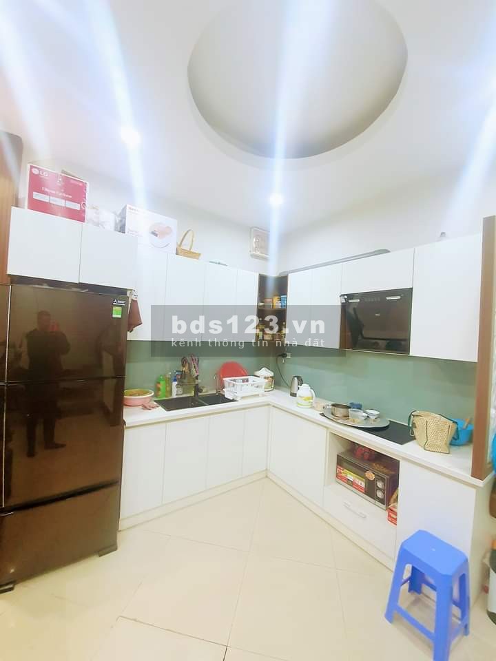 Bán gấp Quan Nhân, view hồ, vỉa hè. kinh doanh, ô tô đỗ cửa, dt 61m2, mt 6m giá 9 tỷ