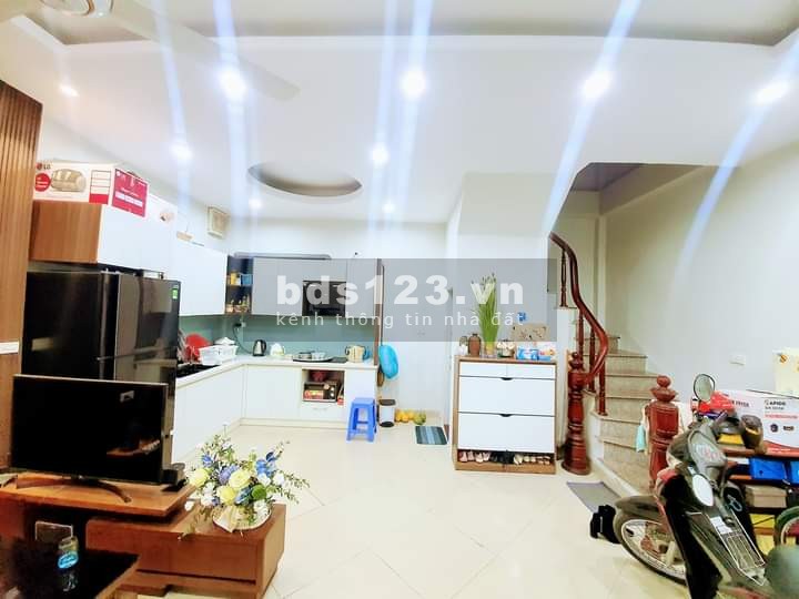 Bán gấp Quan Nhân, view hồ, vỉa hè. kinh doanh, ô tô đỗ cửa, dt 61m2, mt 6m giá 9 tỷ
