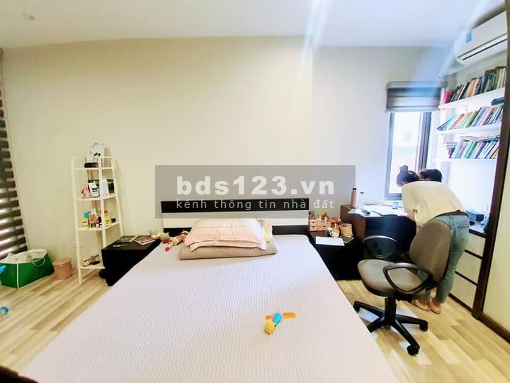 Bán gấp Quan Nhân, view hồ, vỉa hè. kinh doanh, ô tô đỗ cửa, dt 61m2, mt 6m giá 9 tỷ