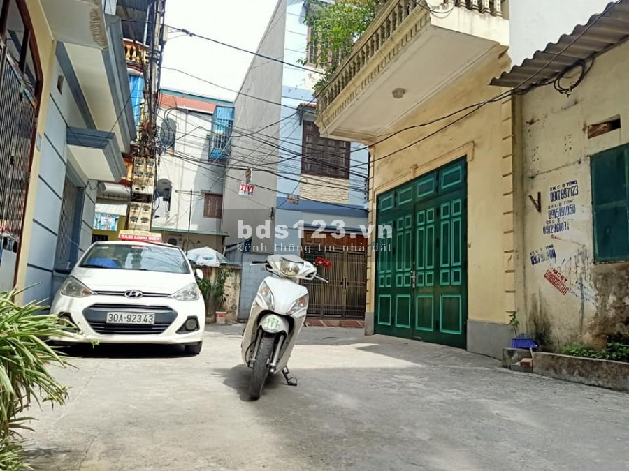 Bán đất tặng nhà cấp Sài Đông, Long Biên, diện tích 36m2, giá 2.8 tỷ, kd, ô tô tránh