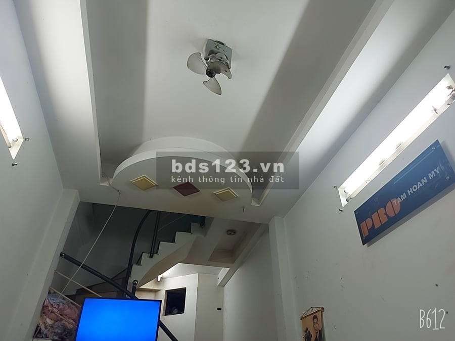 Bán Nhà Đẹp 4PN Hẻm 4m, Trần Hưng Đạo Quận 1, 3.5x9m, giá chỉ 6,5 tỷ.