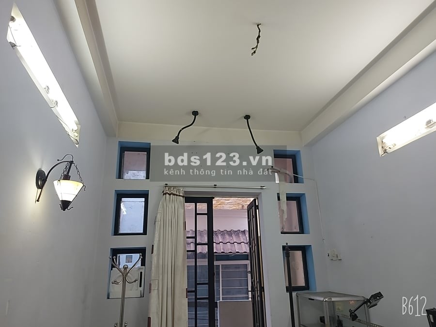 Bán Nhà Đẹp 4PN Hẻm 4m, Trần Hưng Đạo Quận 1, 3.5x9m, giá chỉ 6,5 tỷ.