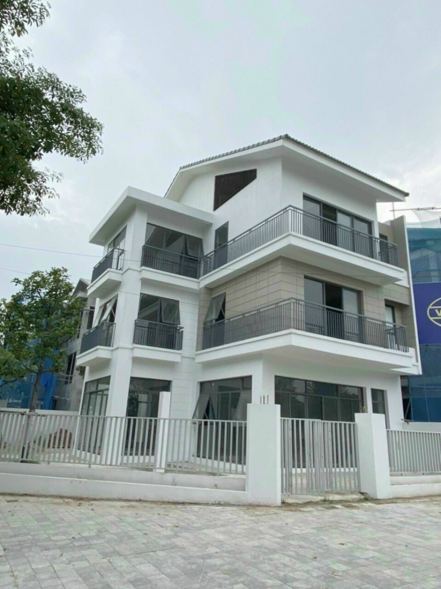 Siêu hiếm, biệt thự cao cấp trong quần thể tiện ích đẳng cấp, 200m2, 4 tầng, 5 phòng ngủ, 5 vệ sinh