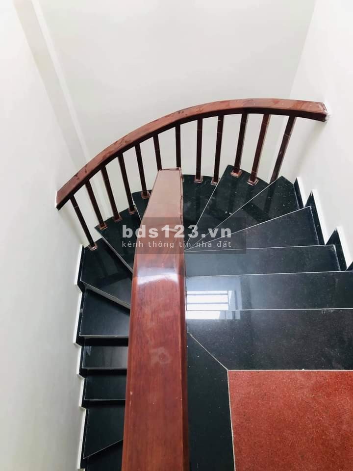 Bán Gấp Nhà Quận Thanh Xuân 44m x 6 Tầng Thang máy, ÔTÔ vào nhà Kinh Doanh.