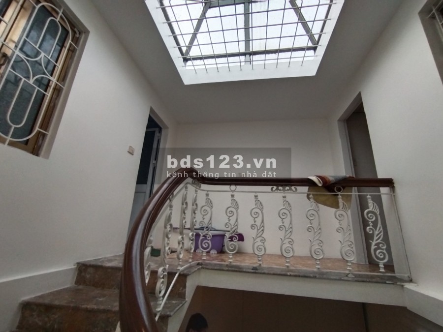 Bán nhà ngõ Phố Nguyễn Đức Cảnh 3 tầng*35m2 giá chỉ 2,56 tỷ Ba bước ra hồ Tam Bạc