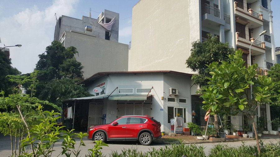 Bán Đất Tặng nhà cấp 4 khu đô thị Kiến Hưng, Lô Góc Thoáng Sáng Rực Rỡ, Chân Chung Cư.