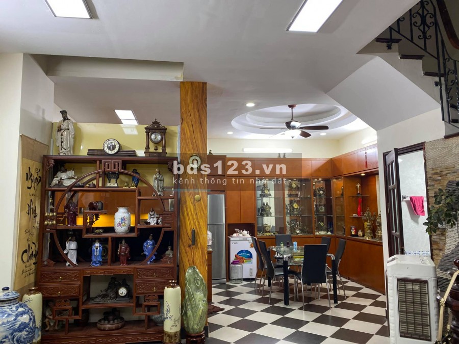 Hiếm! Bán nhà Ngô Thì Nhậm, 2 mặt ngõ, nở hậu, ô tô đỗ cửa, 40m2, 2.93 tỷ