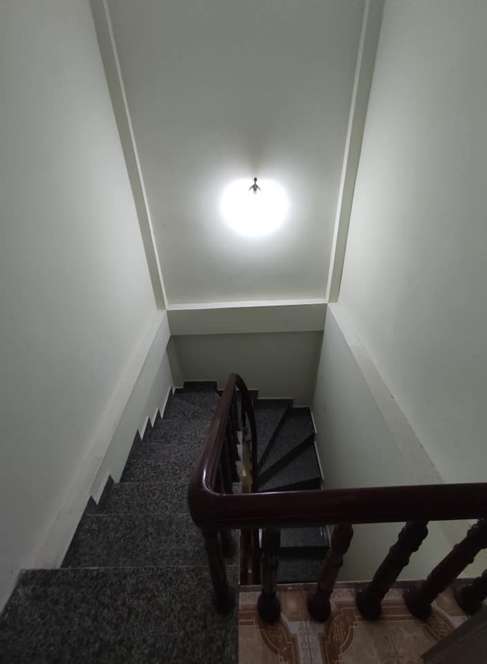 Bán nhà to 50m 5 tầng phố Khâm Thiên, Đống Đa trước nhà ban công thoáng chỉ 4.5 tỷ