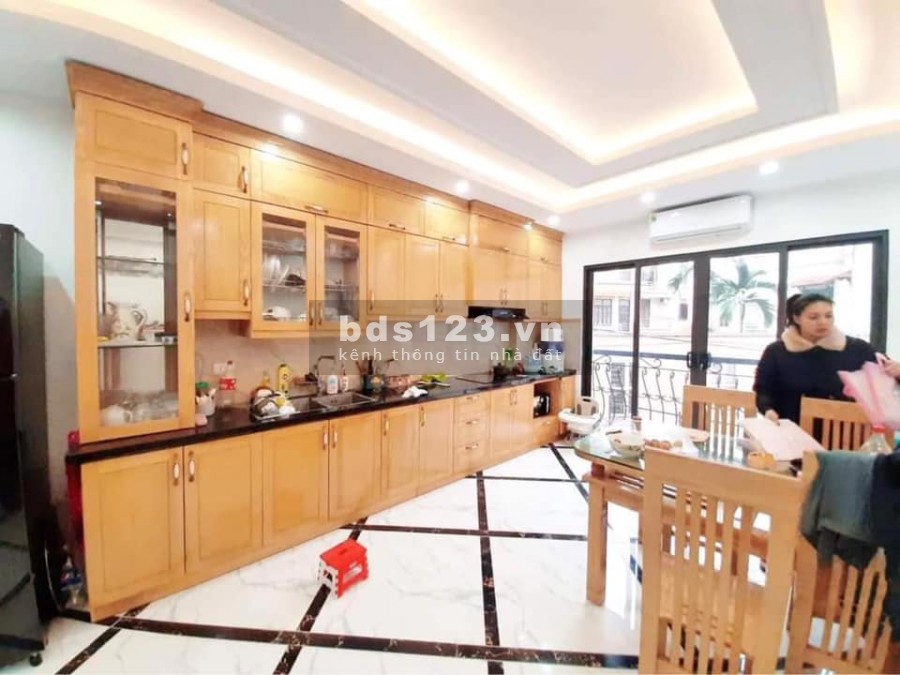 Nhà đẹp Hồng Tiến – Bồ Đề, diện tích 60m2, 5 tầng, mặt tiền 4m, ô tô, giá 6.3 tỷ