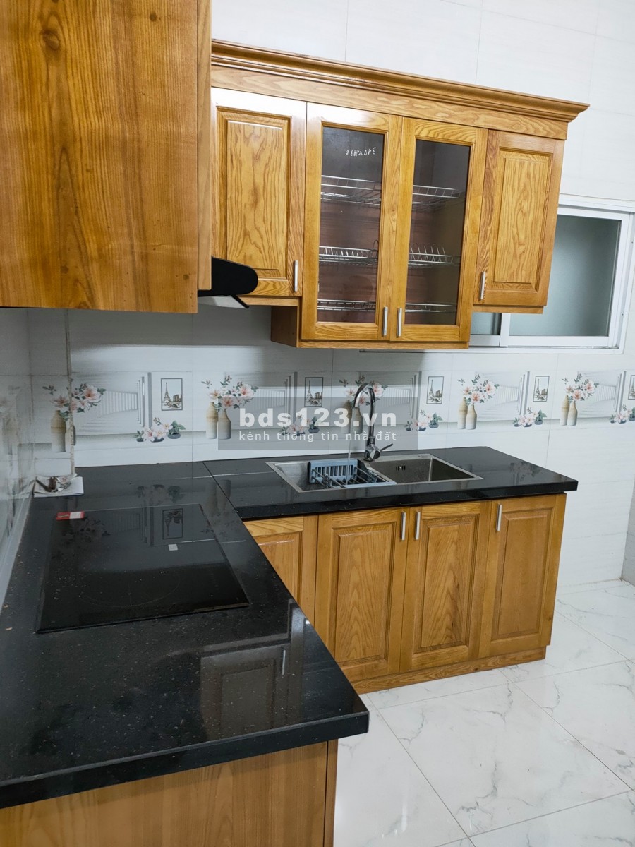 Nhỉnh 3 tỷ có nhà ở ngay, diện tích rộng Nam Dư Quận Hoàng…