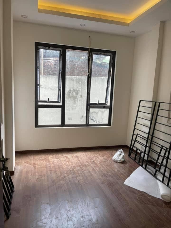 Nhỉnh 3 tỉ có ngay nhà mới 40m2*5 tầng cách ô tô quay đầu 10m, Phố Hoàng Mai, Q. Hoàng Mai