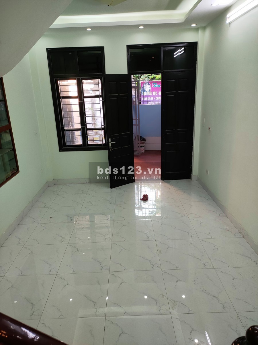 Nhỉnh 3 tỷ có nhà ở ngay, diện tích rộng Nam Dư Quận Hoàng…
