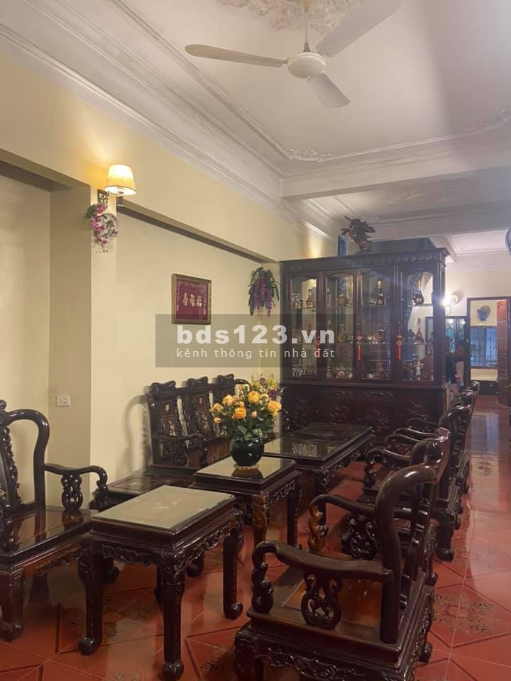 Bán nhà diện tích 111m2, đất trung tâm Đống Đa tặng nhà 4 tầng, 4 pn, giá 6.05 tỷ