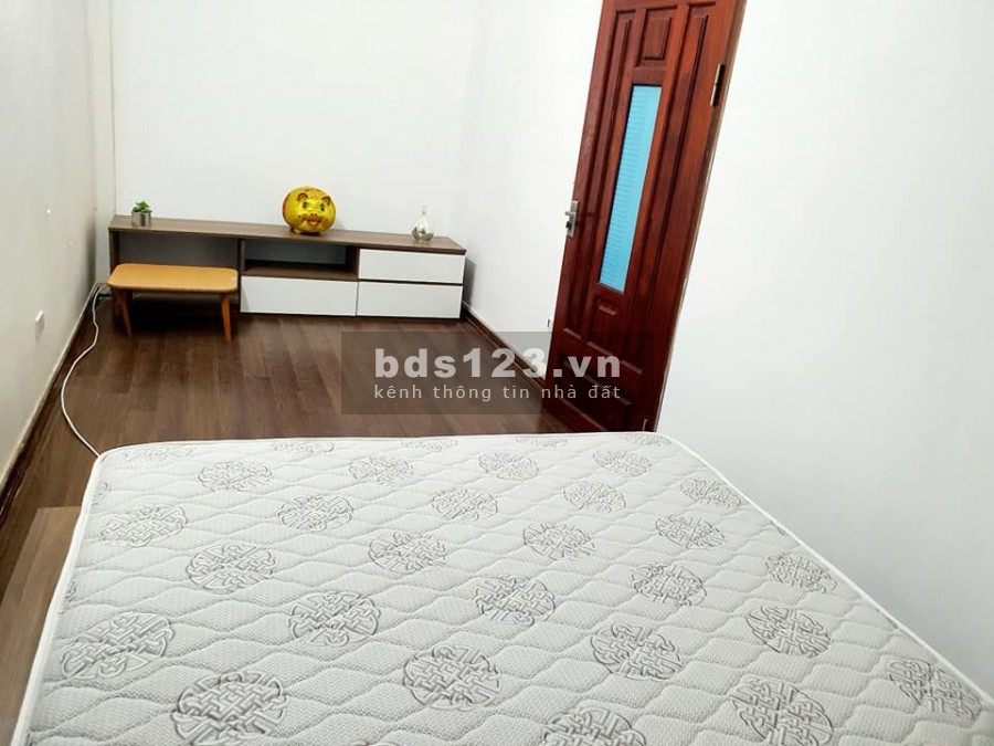 Nhà bán đường Láng dt 81m đúc 4 tầng mt 4m giá chỉ 5.5 tỷ Quận Đống Đa