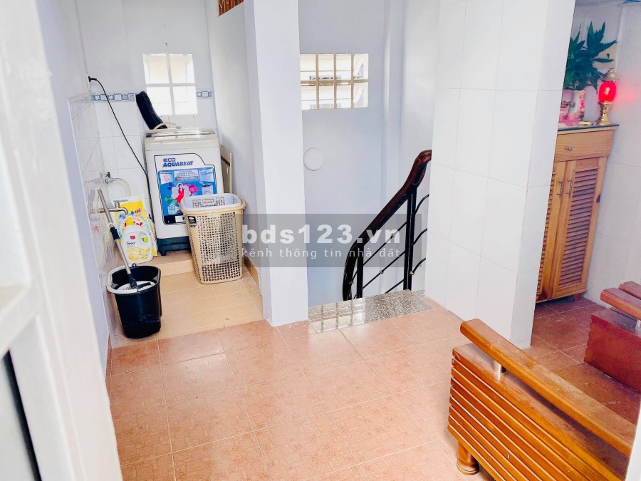 Bán gấp nhà Trung tâm Phú Nhuận, diện tích 28m2 5 tầng BTCT, giá 4.8 tỷ
