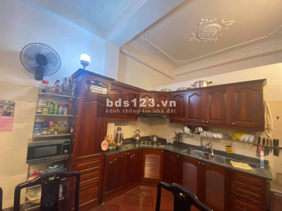 Bán nhà diện tích 111m2, đất trung tâm Đống Đa tặng nhà 4 tầng, 4 pn, giá 6.05 tỷ